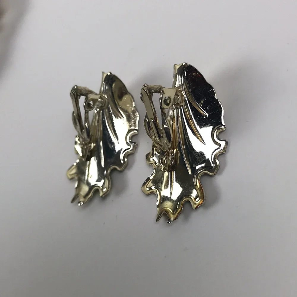 Vintage Leaf Brooch & Matching Clip On Earrings